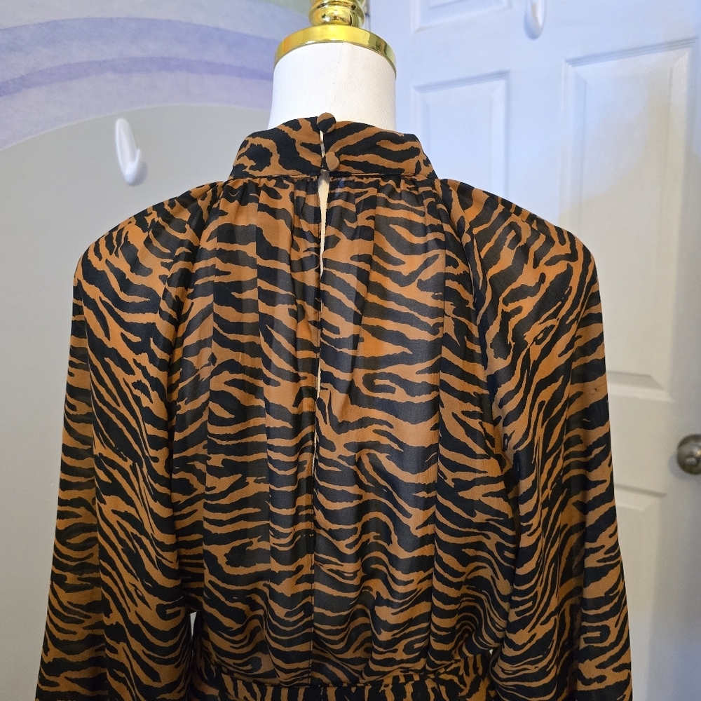 AOSO | US 14 | Tiger Print Open Back Blouse With Tie Closure - Picture 8 of 15